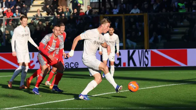Rasmus Hojlund mencetak gol di laga Cremonese vs Napoli di pekan ke-17 Liga Italia 2025/2026 di Stadio Giovanni Zini, Minggu (28/12/2025).