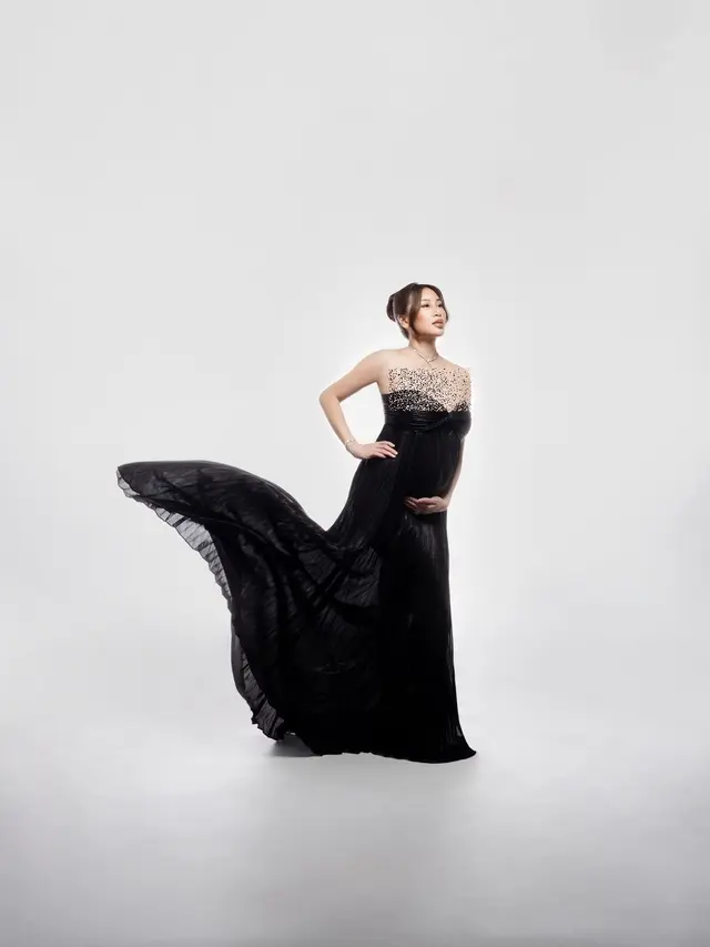 6 Potret Maternity Shoot Kezia Toemion, Menantu Keluarga Cendana Hamil Anak Kedua