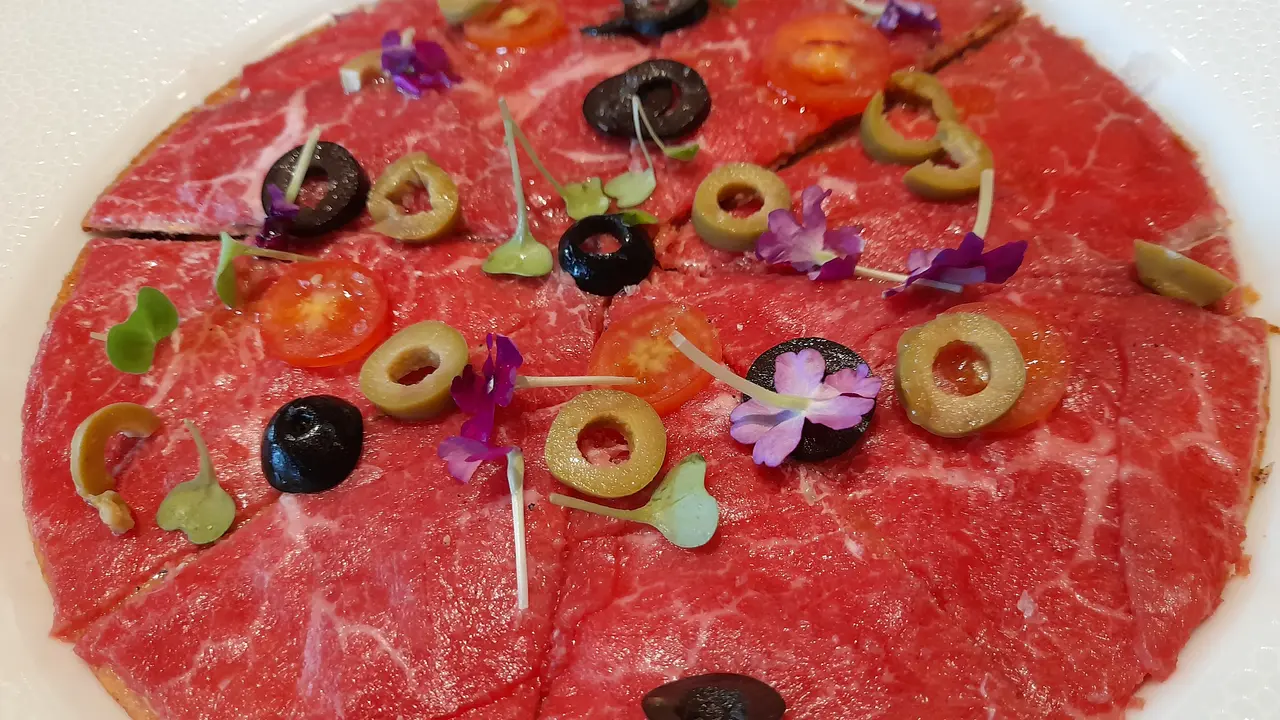 Terlena Pizza Wagyu Mentah di Restoran Akira Back yang Kembali Buka di Jakarta