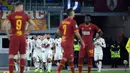 Para pemain Torino merayakan gol yang dicetak Andrea Belotti ke gawang AS Roma pada laga Serie A Italia di Stadion Olimpico, Roma, Minggu (5/12). Roma kalah 0-2 dari Torino. (AFP/Filippo Monteforte)