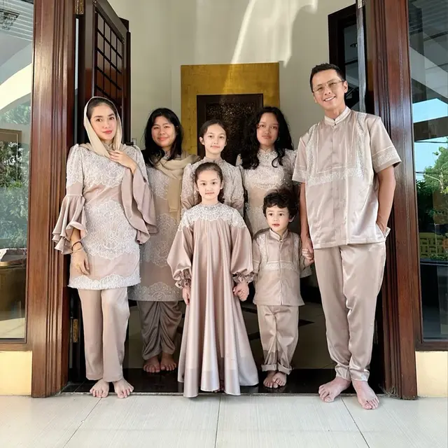 Keluarga Ussy Sulistiawaty - Andhika Pratama dalam Idul Adha 2023. (Instagram/ ussypratama)