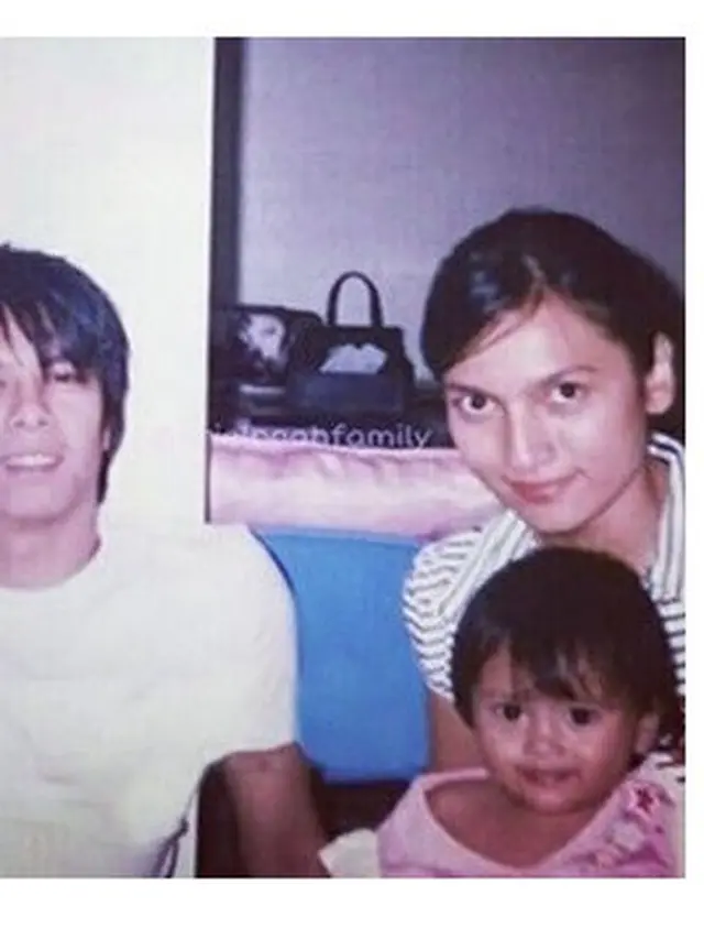 6 Foto Lawas Ariel Noah Saat Dulu Asuh Alleia Kecil, Penuh Perhatian