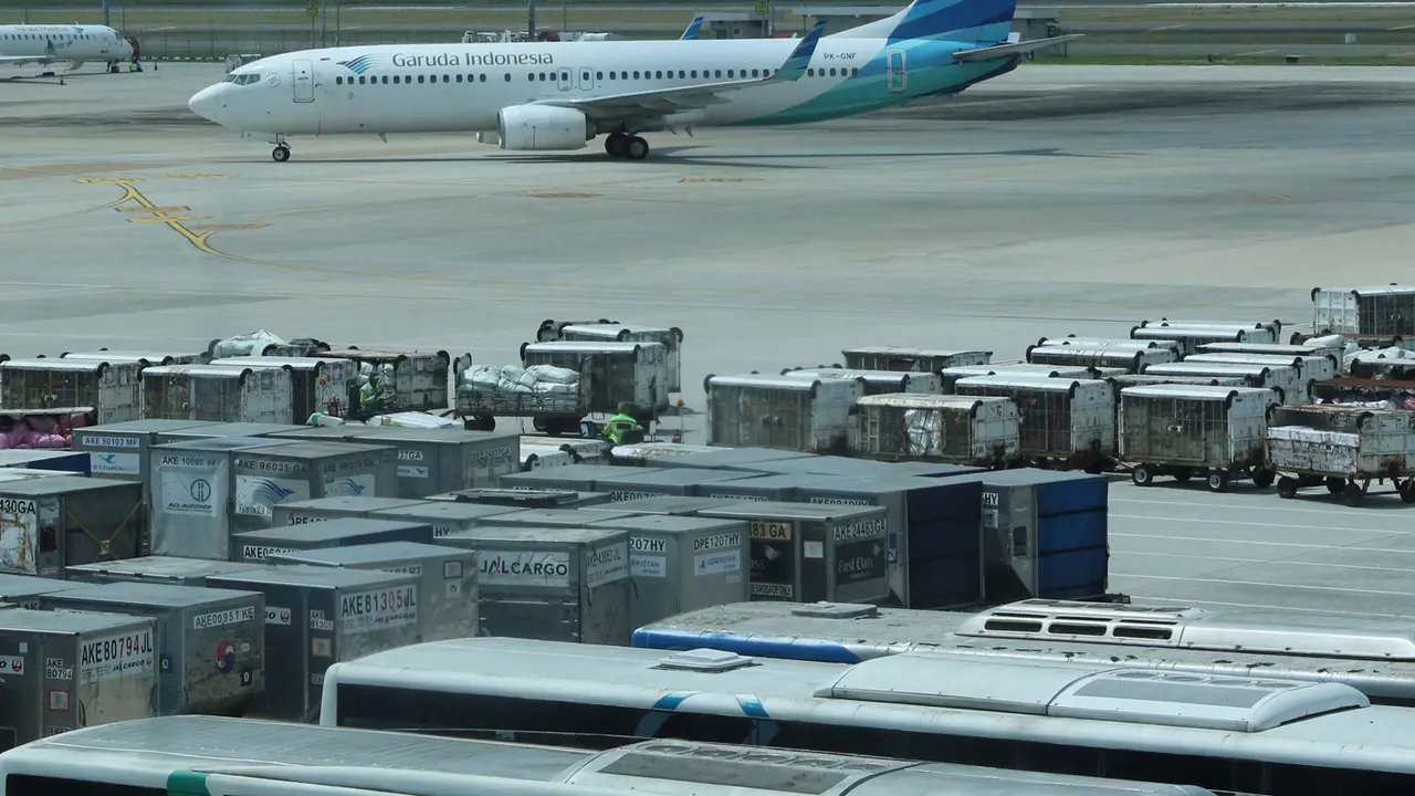 Garuda Indonesia Tutup 97 Rute Penerbangan