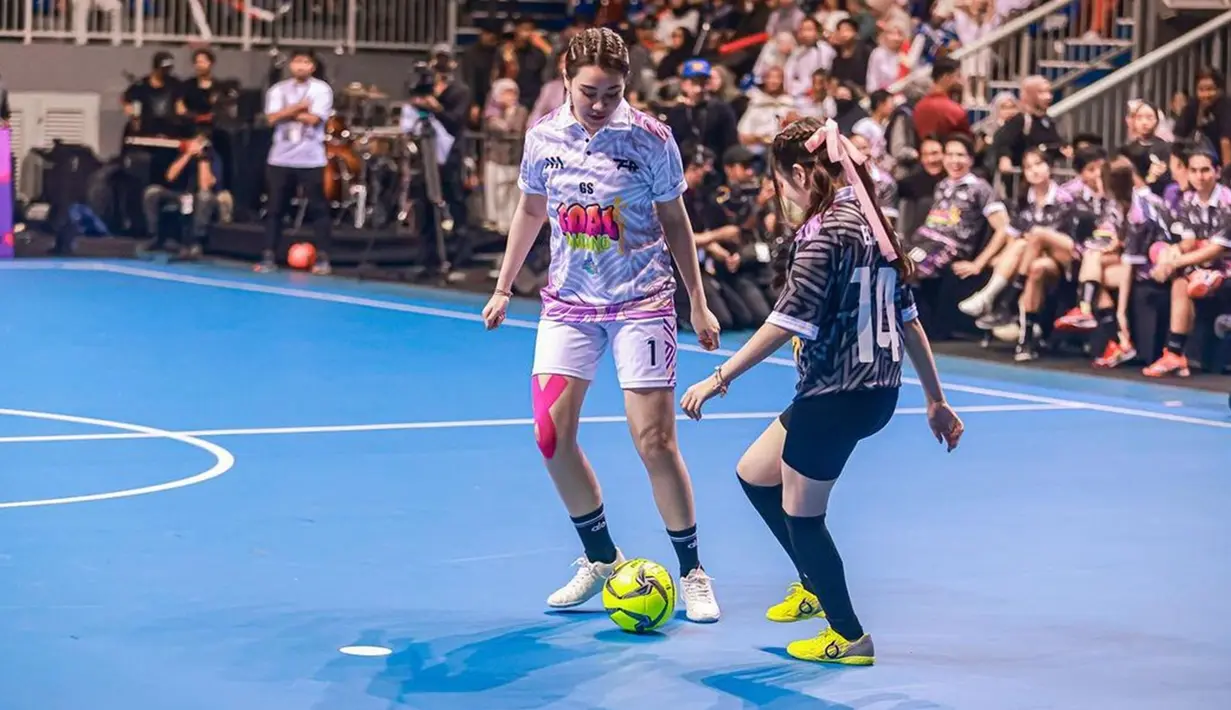 Tentu saja momen saat Aaliyah Massaid ikut bertanding futsal ini tak lepas dari sorotan netizen. Tak sedikit pula yang memberikan pujian terhadap penampilannya selama bertanding. (Liputan6.com/IG/@aaliyah.massaid)