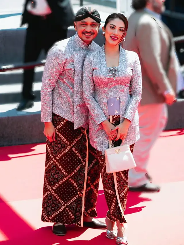 Cynthia Riza Istri Giring Tampil dengan Outfit dari Berbagai Daerah Nusantara dari Makassar hingga Papua. [@cynthiaganesha]