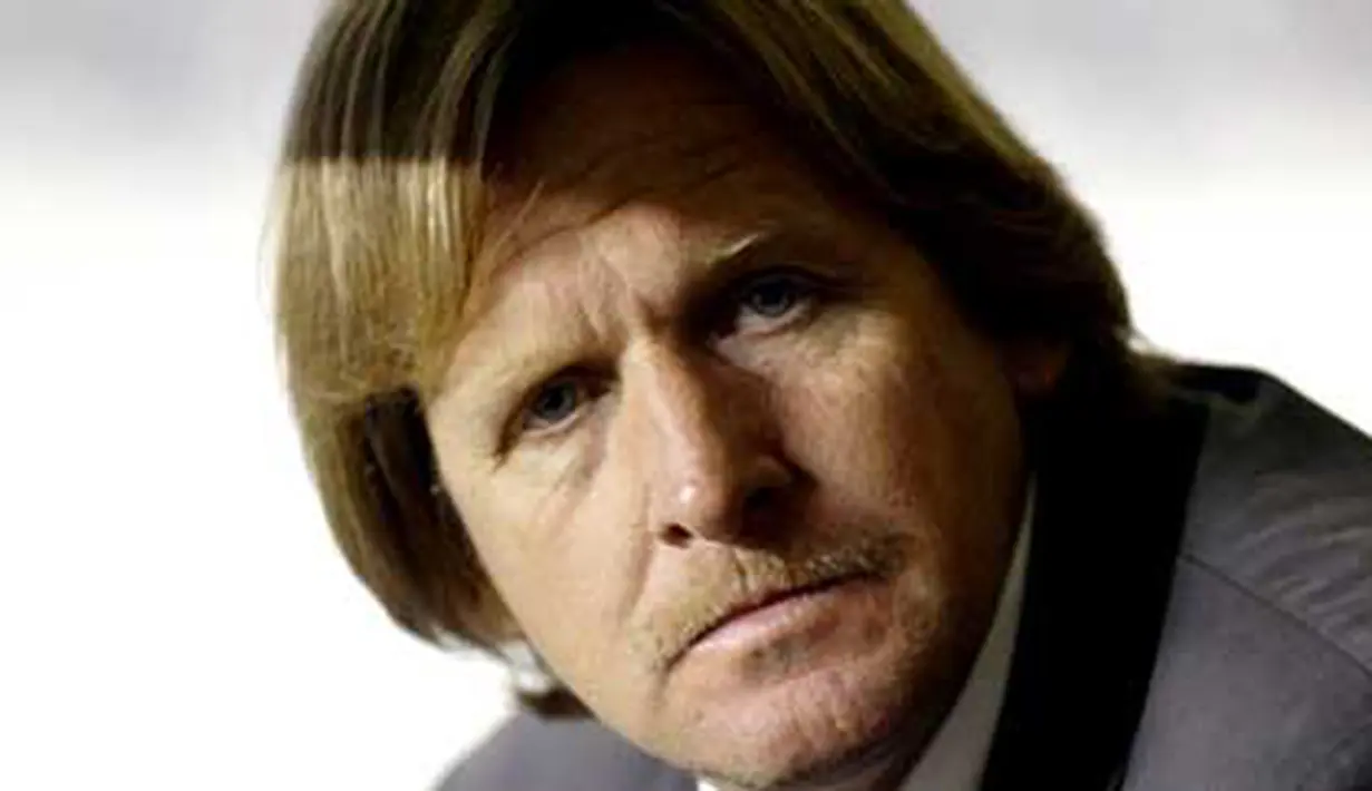 Legenda Jerman, Bernd Schuster yang diangkat Benfica sebagai pelatih baru tim pada 10 Juni 2010 dengan kontrak dua tahun. AFP PHOTO / CRISTINA QUICLER 