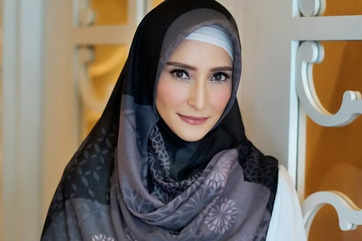 [Bintang] Menolak Tua, Wajah 18 Artis Indonesia Ini Awet Muda