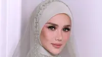 Inspirasi Detail Kebaya Mint Mulan Jameela yang Tampil Anggun di Pernikahan Al Ghazali dan Alyssa Daguise