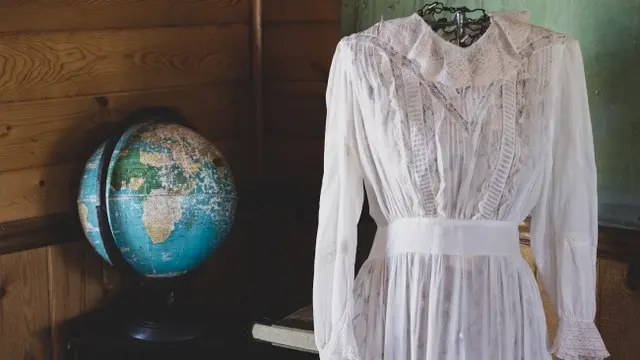 Ilustrasi Model Gamis (Credit: Dan Meyers/Unsplash)