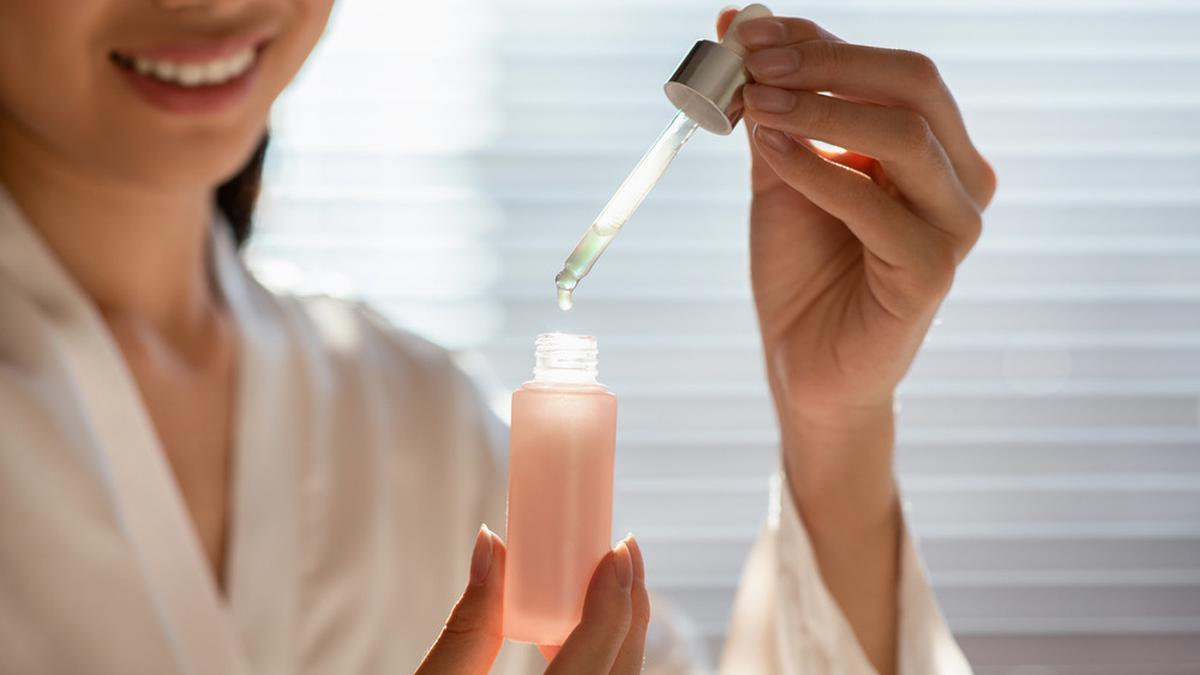 Pagi atau Malam? Ini Waktu Terbaik Menggunakan Serum Vitamin C agar Kulit Glowing Maksimal