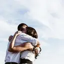 Pelukan Terlalu Erat, Wanita China Alami Patah 5 Tulang Rusuk