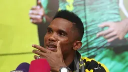 Penyerang Samuel Eto'o saat konferensi pers presentasi dirinya menjadi pemain Qatar Sports Club di Doha, (14/8). Sebelumnya Eto'o membela klub Turki, Konyaspor. (AFP Photo/Karim Jaafar)