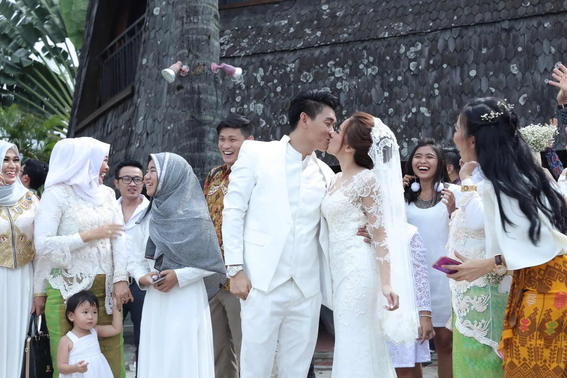 Ifan Seventeen dan Dylan Sahara resmi menikah Rabu (2/11/2016) di Putri Duyung Ancol, Jakarta Barat. (Galih W. Satria/Bintang.com)