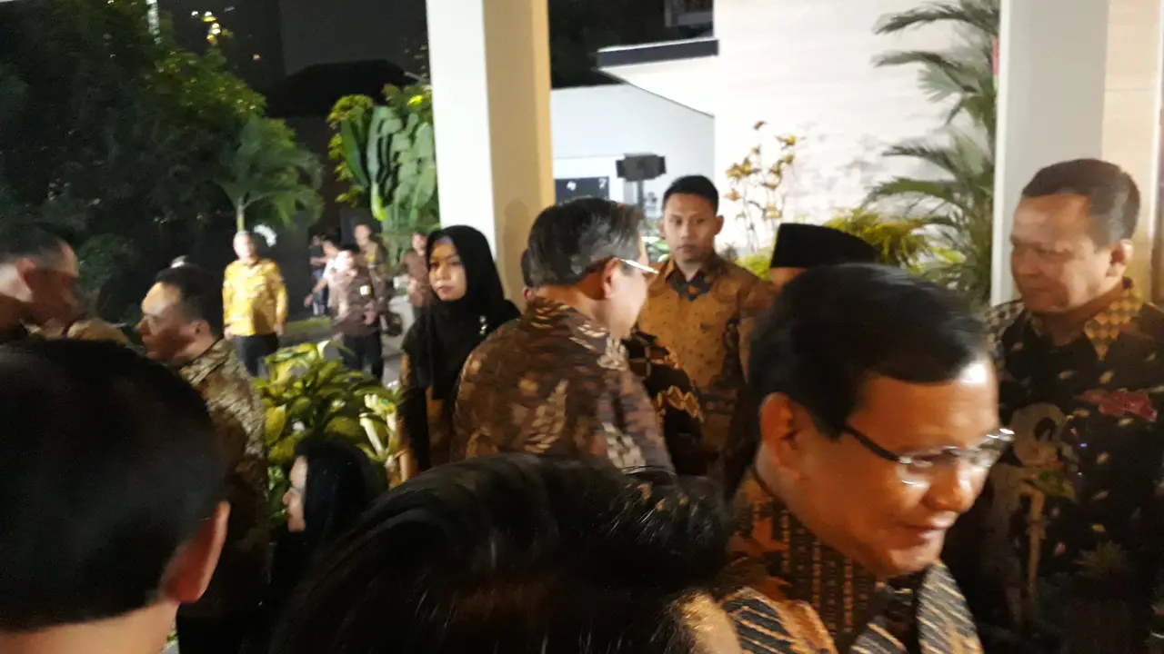 Ketua Umum Partai Gerindra Prabowo Subianto menyambangi kediaman Ketua Umum Demokrat Susilo Bambang Yudhoyono