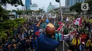 Massa aksi dari Badan Eksekutif Mahasiswa Seluruh Indonesia (BEM SI) menggelar aksi demonstrasi di kawasan Patung Kuda, Jakarta, Jumat (20/10/2023). (Liputan6.com/Faizal Fanani)