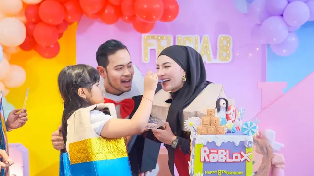Shandy Purnamasari bersama dengan suaminya Gilang Widya Pramana merayakan ultah anaknya dengan mewah.