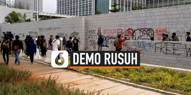 VIDEO: Tembok Kedubes AS Jadi Sasaran Vandalisme Pendemo