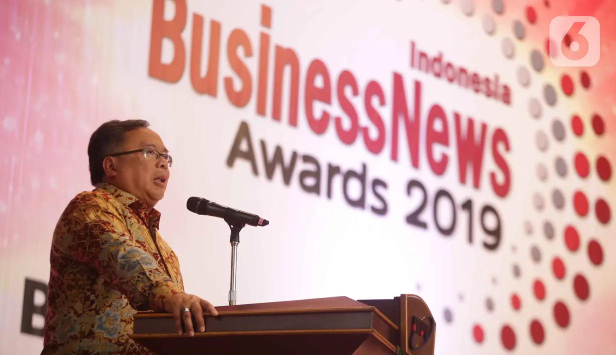 Menristek dan Kepala Badan Riset Inovasi Nasional Bambang Brodjonegoro memberi sambutan pada acara Indonesia BusinessNews Award 2019 di Jakarta, Rabu (6/11/2019). Sebanyak 37 perusahaan meraih penghargaan Indonesia BusinessNews Award 2019. (Liputan6.com/Faizal Fanani)