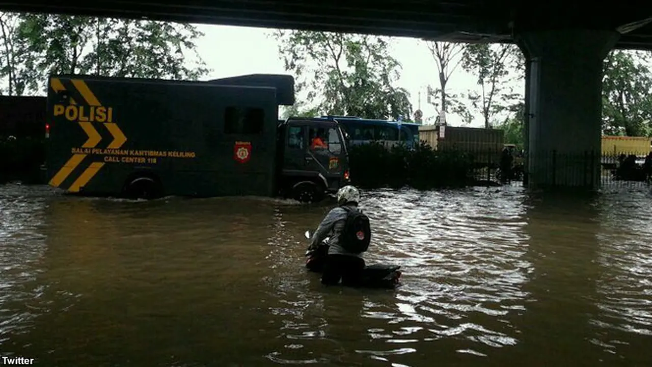 banjir-tol-sunter-140118a.jpg