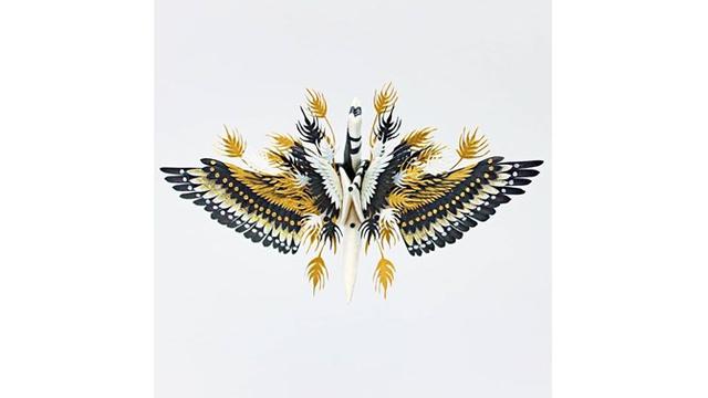 Seniman ini megubah kertas menjadi origami burung yang unik dan indah.