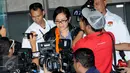 Dessy A Edwin keluar dari gedung KPK usai menjalani pemeriksaan perdana, Jakarta, Senin (18/1/2016). Dessy diperiksa KPK terkait kasus suap proyek di Kementerian Pekerjaan Umum dan Perumahan Rakyat. (Liputan6.com/Helmi Afandi)