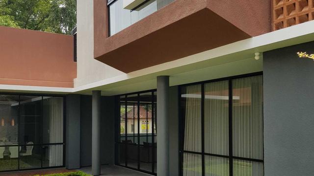 Inspirasi Desain Unik Rumah Tropis dengan Material Mudah Didapat