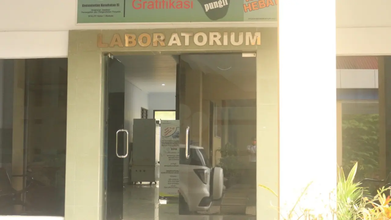 Laboratorium PCR Covid-19 di Kecamatan Mapanget, Manado, Sulawesi Utara.