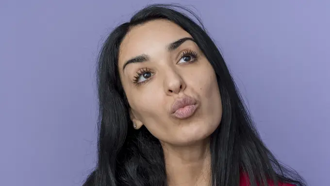 Mencerahkan bibir gelap