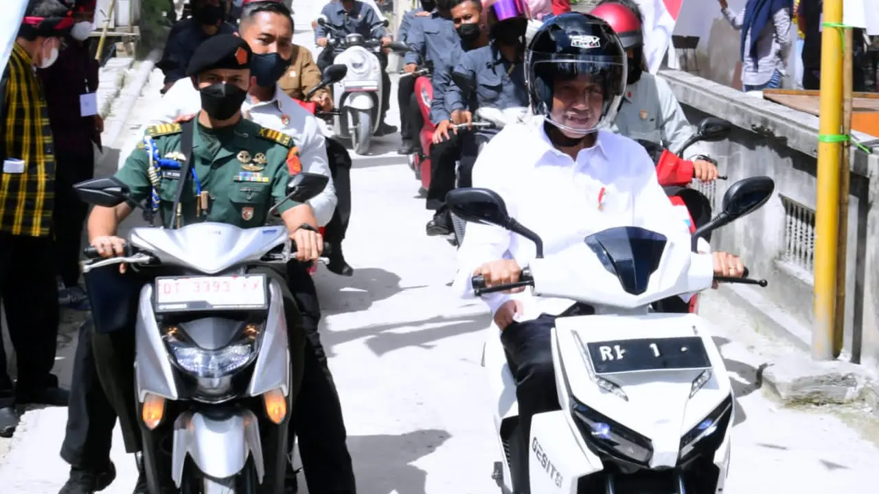 Presiden Joko Widodo dan Iriana Jokowi melakukan kunjungan kerja di Kabupaten Wakatobi, Provinsi Sulawesi Tenggara, pada Kamis, 9 Juni 2022.