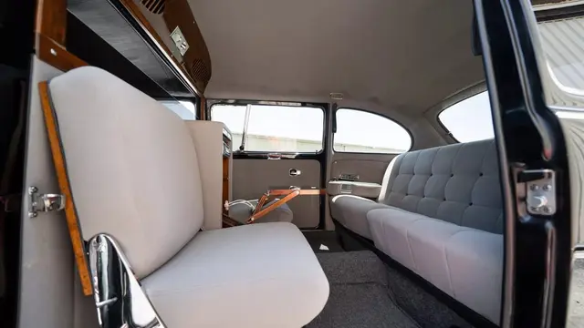Interior Volkswagen Beetle Limousine (Carscoop)
