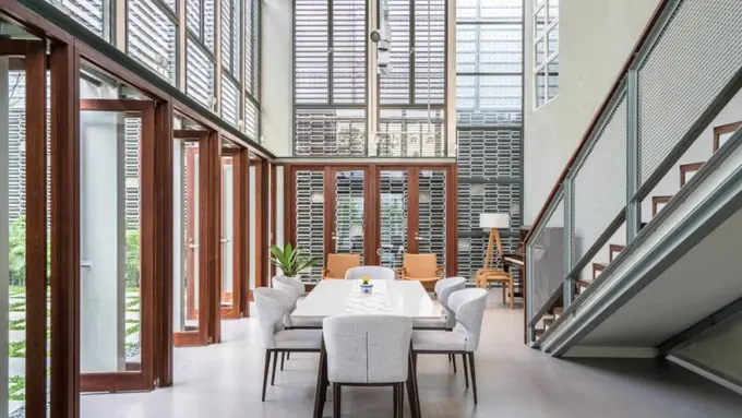 Rumah Modern Tropis dengan Sliding Door