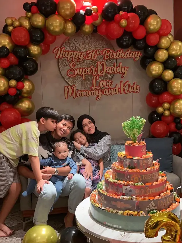 Dapat Kado Mewah, Ini 7 Momen Ulang Tahun Sonny Septian yang Ke-36