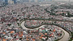 Diketahui, proyek normalisasi Kali Ciliwung tersendat dalam beberapa tahun terakhir. (merdeka.com/Arie Basuki)
