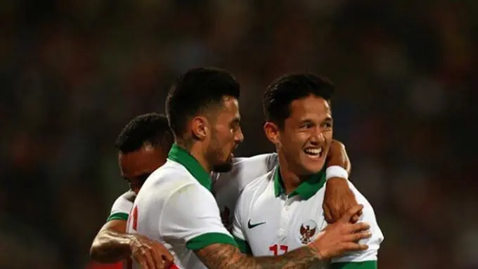 Boaz Solossa Nangis, Irfan Bachdim Semangati Timnas Indonesia