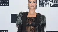 7 Busana Terburuk di MTV VMA 2016
