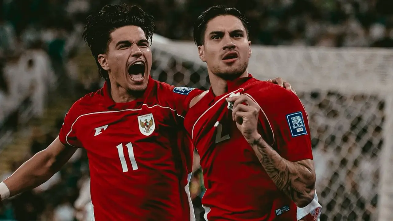 Kevin Diks mencetak gol untuk Timnas Indonesia ke gawang Timnas Arab Saudi.