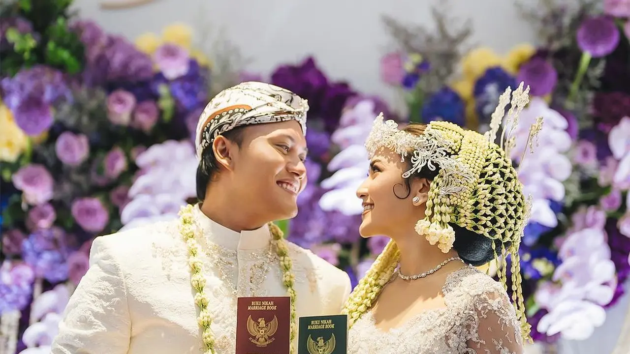 6 Potret Rizky Febian dan Mahalini Sah Menikah, Pamer Cincin Usai Akad