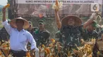 Menteri Pertanian (Mentan) Andi Amran Sulaiman bersama Kepala Staf Angkatan Darat (Kasad) Jenderal TNI Maruli Simanjuntak memanen jagung hibrida di kawasan Ciletuh, Sukabumi, Jawa Barat, Selasa (4/6/2024). (merdeka.com/Arie Basuki)