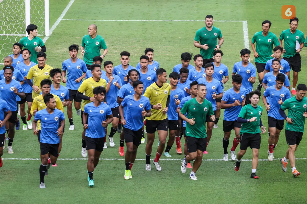 Foto: Shin Tae-yong Buka Hari Pertama TC Timnas Indonesia U-19 dengan Latihan Fisik, Disambangi Juga oleh Ketum PSSI dan Kemenpora
