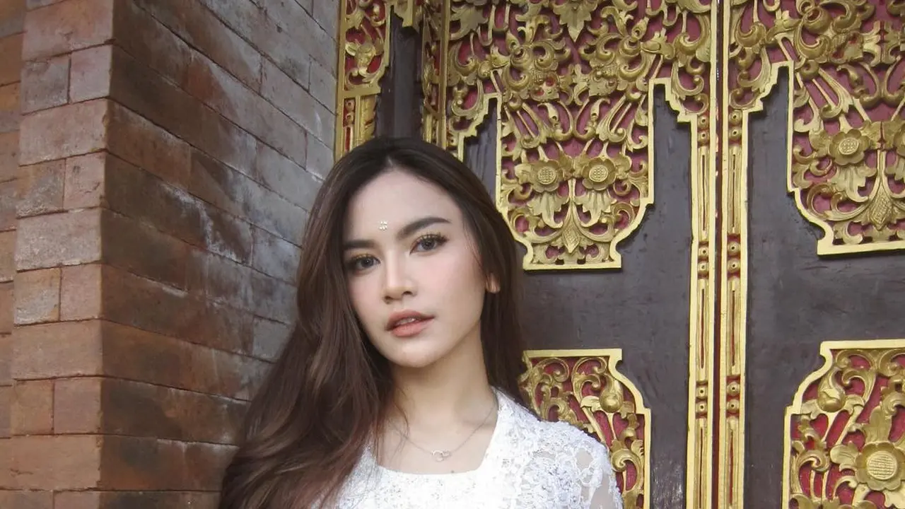 Kebaya artis untuk 17 Agustus