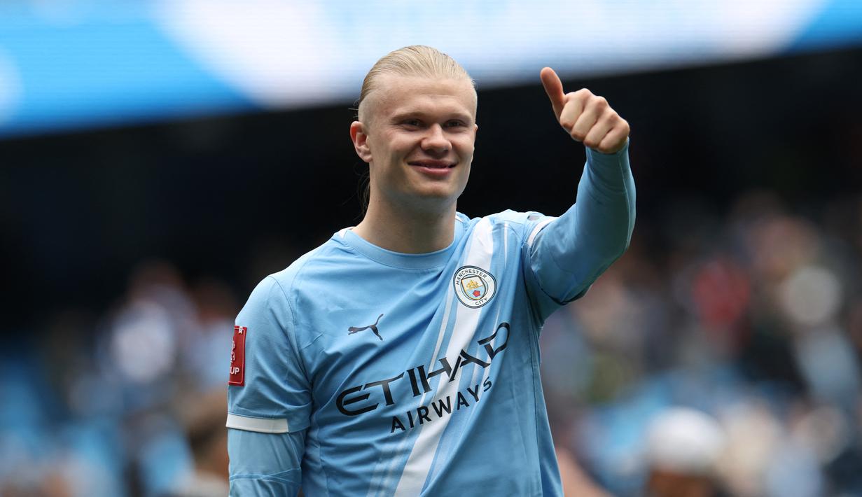 Penyerang Manchester City, Erling Haaland girang bukan kepalang usai membawa timnya mengalahkan Liverpool di perempat final FA Cup di Etihad Stadium, Sabtu (4/4/2026). (AFP/Darren Staples)