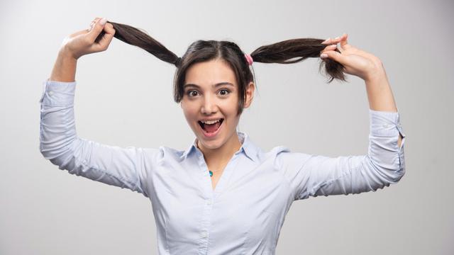 Ilustrasi memutir rambut