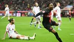Pemain Bayer Leverkusen, Nathan Tella, melakukan selebrasi setelah mencetak gol ke gawang Union Berlin pada laga Bundesliga di Bay Arena, Minggu (12/11/2023). Leverkusen tampil beringas dengan menang empat gol tanpa balas atas Union Berlin. (AFP/Ina Fassbender)