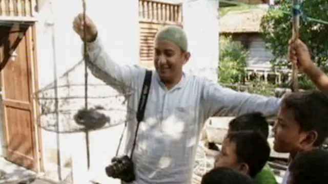 Asiknya `Ngabuburit` Sambil Mancing Kepiting