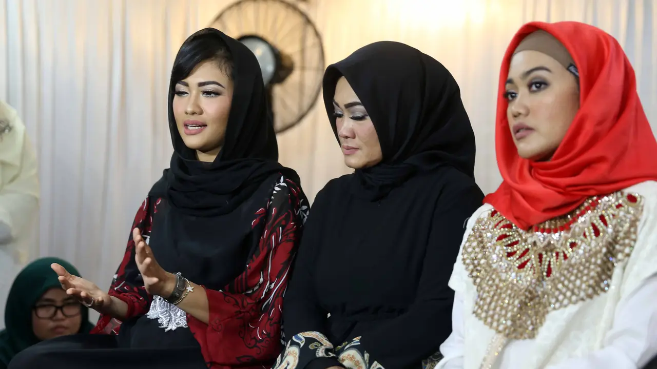 [Bintang] Pengajian 40 Hari Julia Perez 
