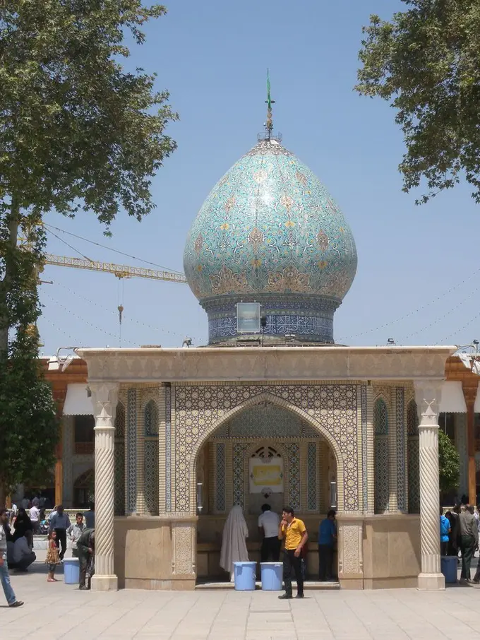 [Bintang] Luar Masjid Ini Biasa Saja, Pas Masuk Bikin Nggak Ingin Keluar!