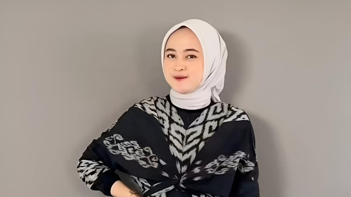 5 Rekomendasi Model Gamis Batik Kantor 2025, Pilihan Tepat untuk Tampil Modis dan Profesional