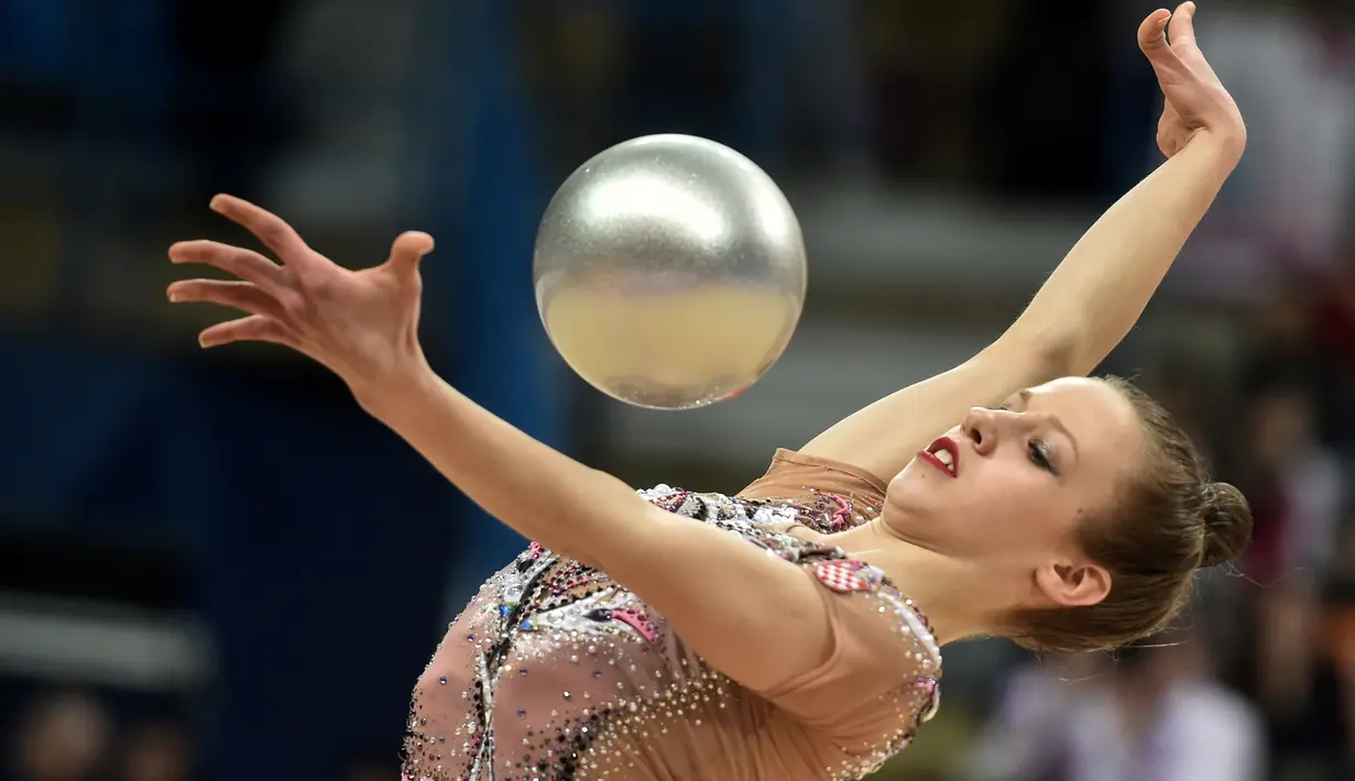 Pesenam Kroasia, Laura Bozic, beraksi dalam kualifikasi Grand Prix Moskow 2016 di Moskow, Rusia, (19/2/2016). (AFP/Kirill Kudryavtsev)