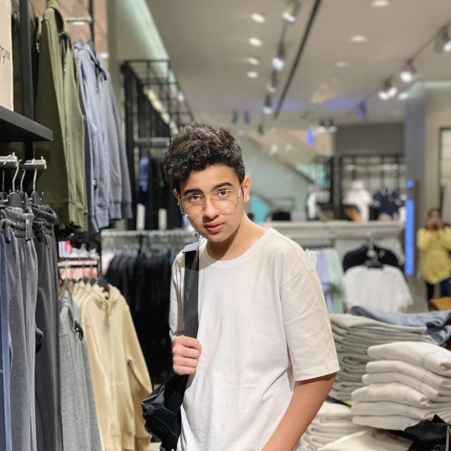 6 Potret Terbaru Artis Cilik Suheil Fahmi 'Tangan-Tangan Mungil', Makin Dewasa