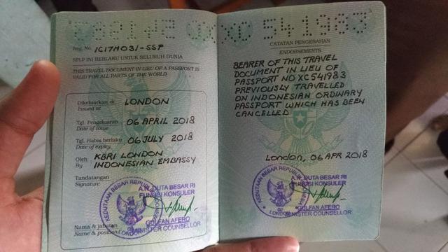 Paspor Parinah, TKI yang 18 tahun terpisah dengan keluarganya. (Foto: Liputan6.com/Muhamad Ridlo)